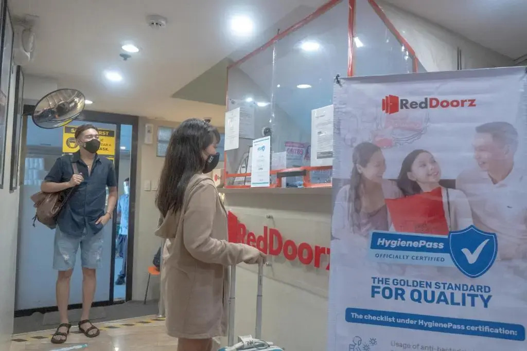 RedDoorz at Hotel Rosemarie