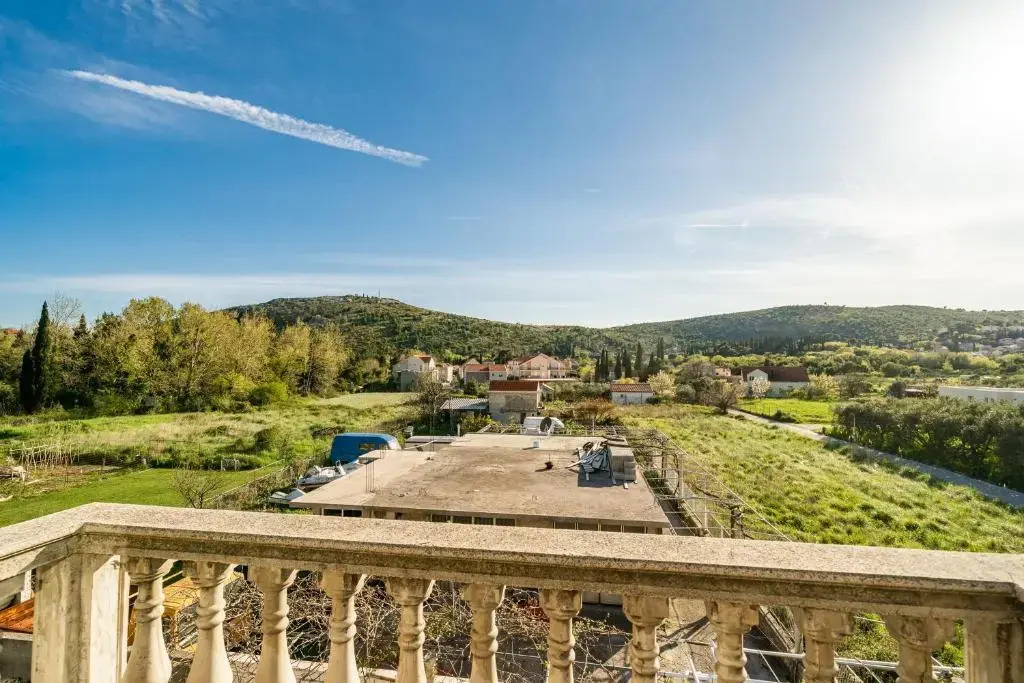 Francesca Guesthouse & Vardia Winery