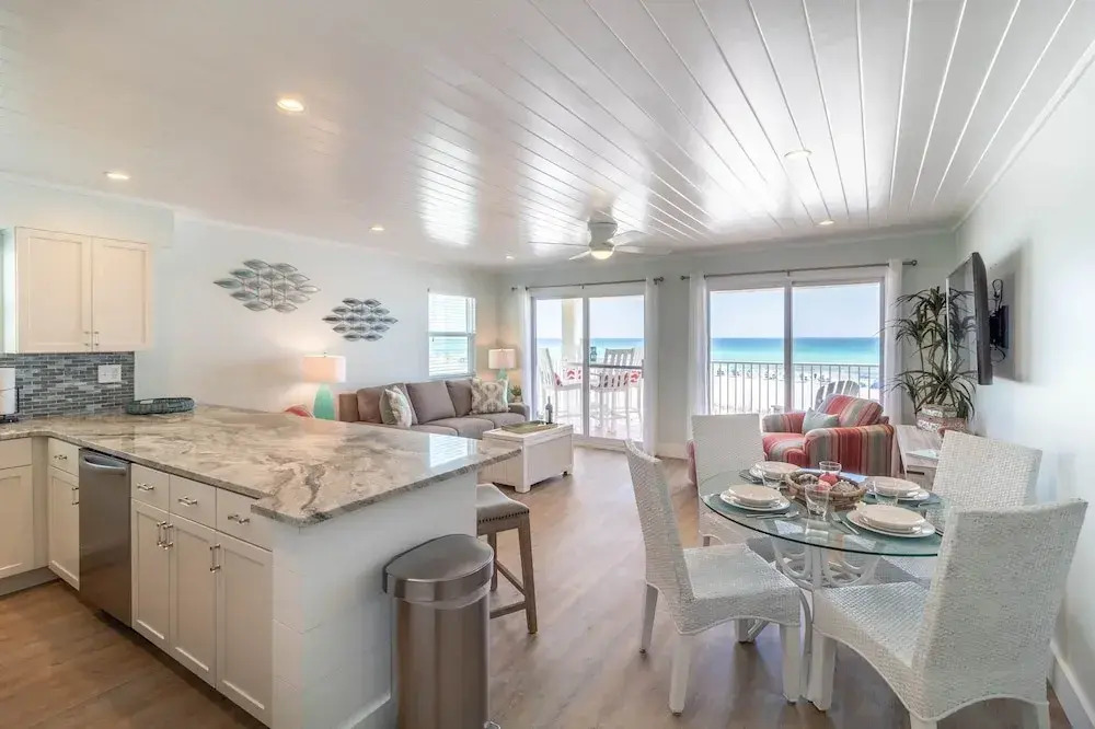 Eastern Shores - 206 1 Bedroom Condo by RedAwning