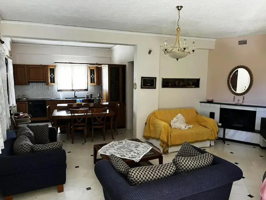 Thalatta and Oros Traditional Villa
