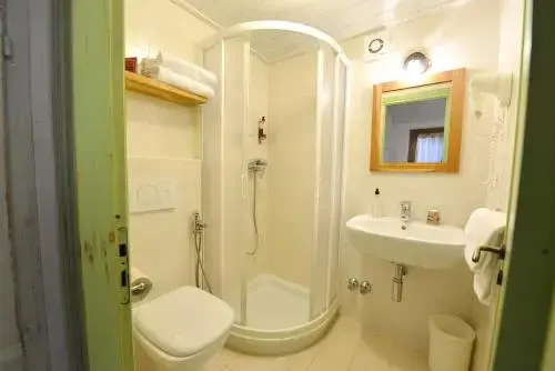 Hotel Petit Dahu - Chambres et Restaurant