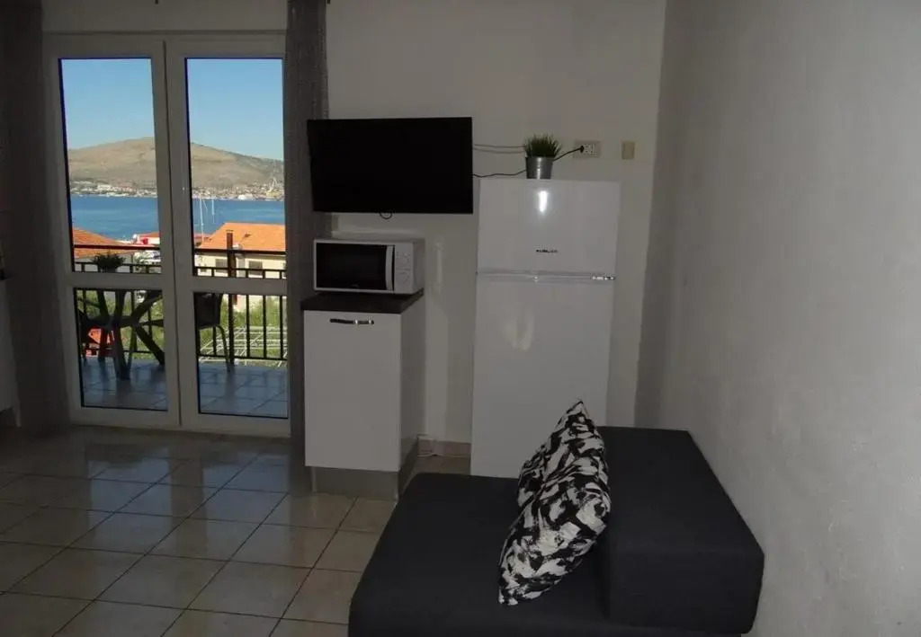 Apartments Mara - 70m from the sea