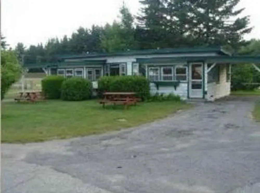 PATIO MOTOR COURT