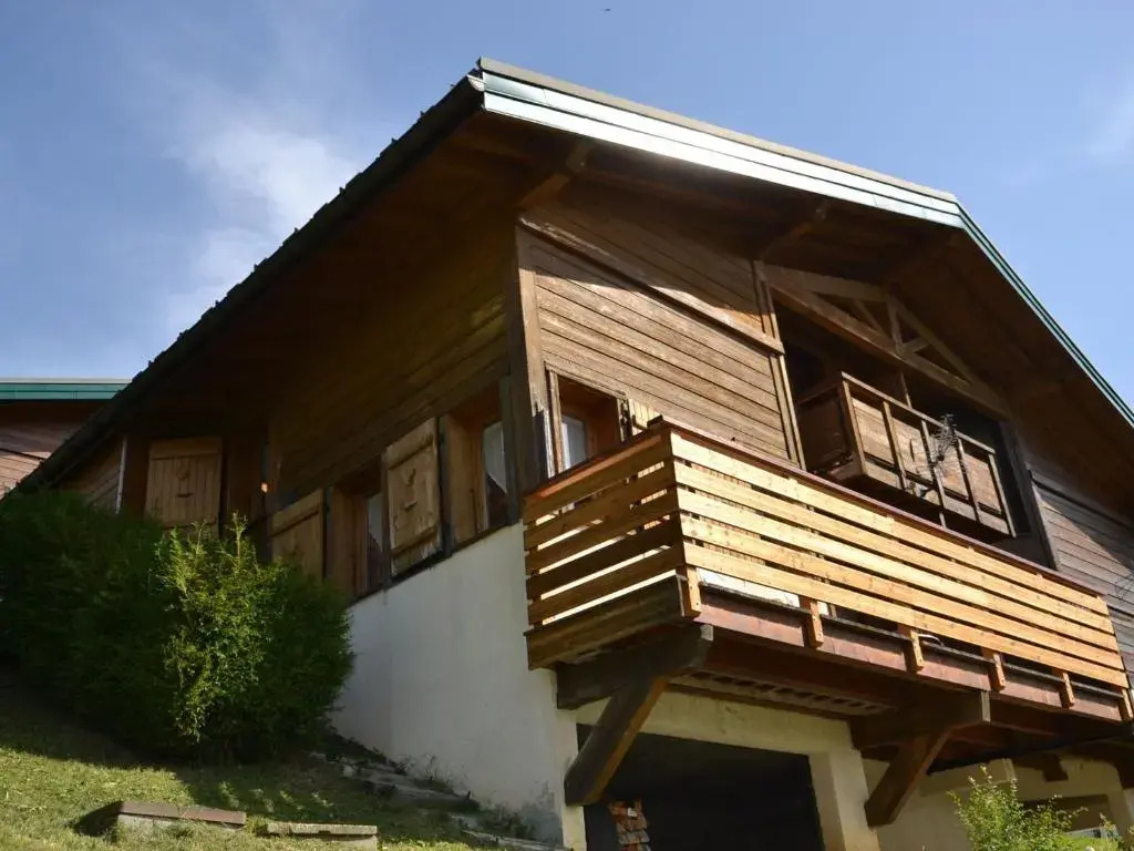 Demi-chalet charmant près des pistes, 2 balcons ensoleillés - FR-1-505-59
