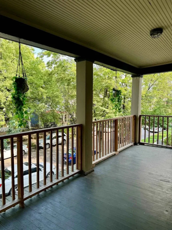 Free Parking - Prime Location - Downtown