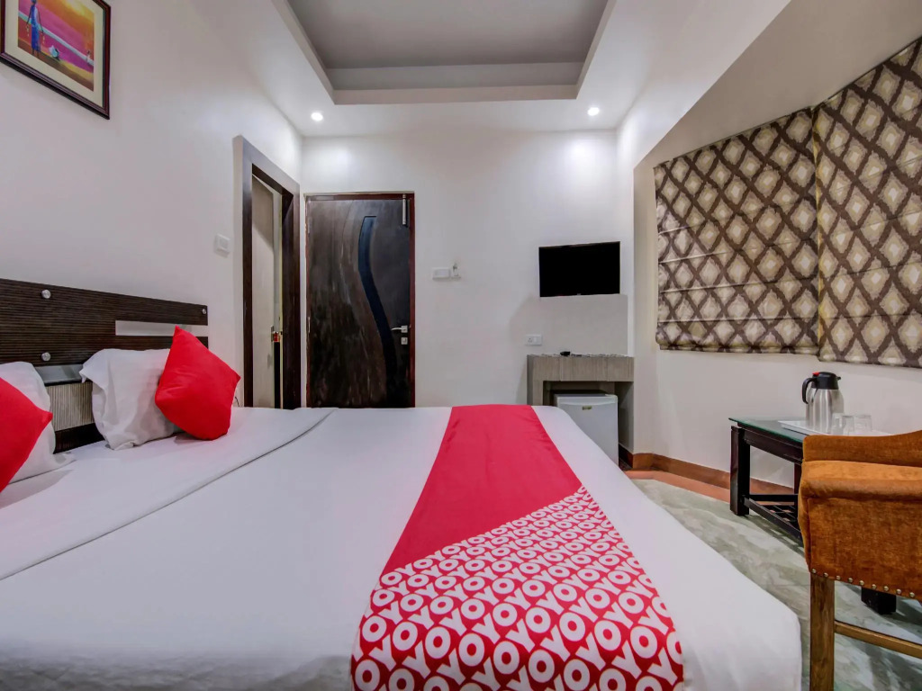OYO 3512 Hotel Crystal Residency