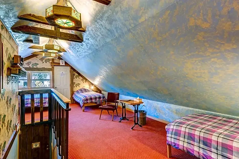 Fireside Inn & Hostel