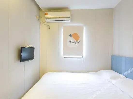Yibai Liangpin Hotel (Shaoxing Keqiao Wanda Plaza)