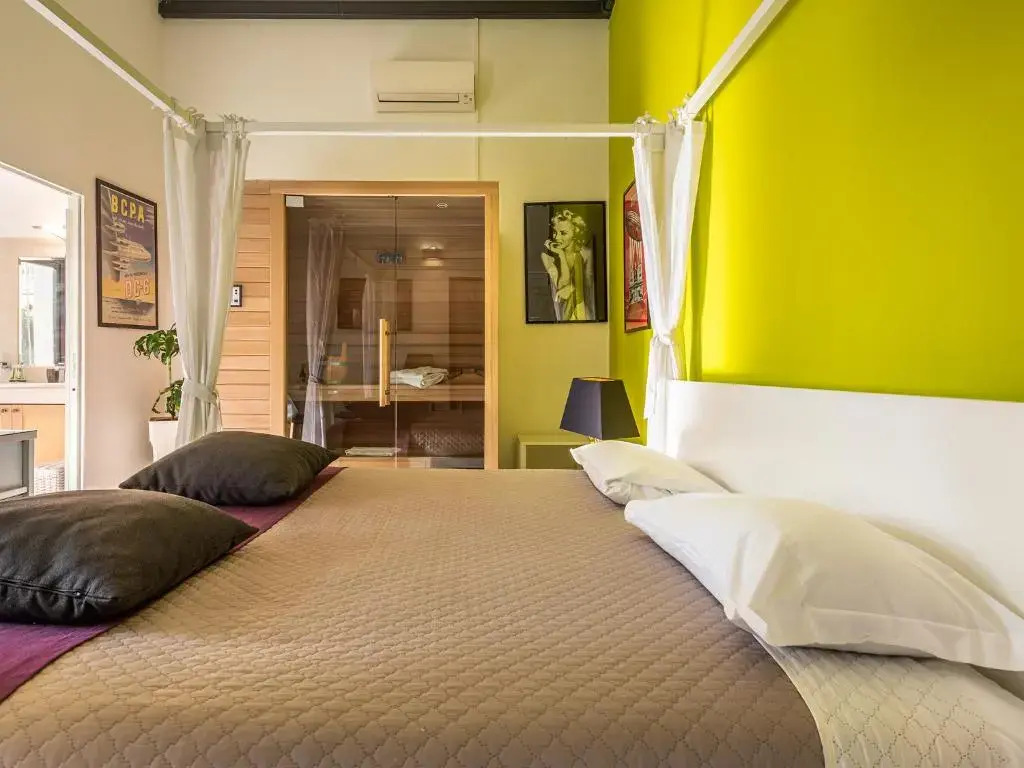 Snob Luxury Suite