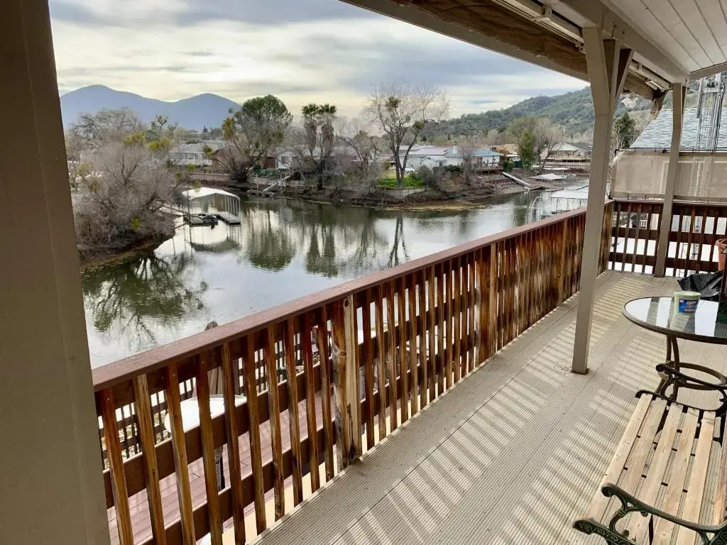 Stunning 3,400 sq ft Lake House w Boat Dock, Sauna, Steam Shower, and More