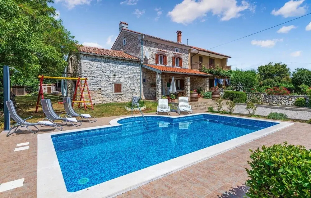 Awesome Home in Erzisce With Wifi and 2 Bedrooms