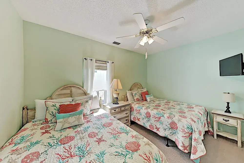 1329 W Lagoon Home 3 Bedrooms 2.5 Bathrooms Home