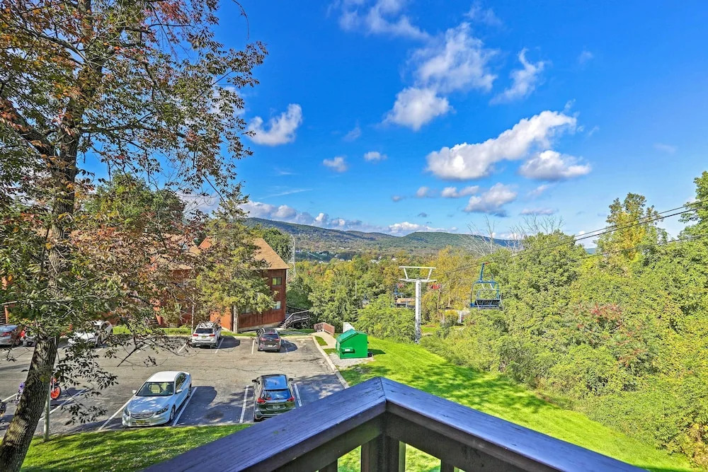 Vernon Condo w/ Deck, Near Appalachian Trail!