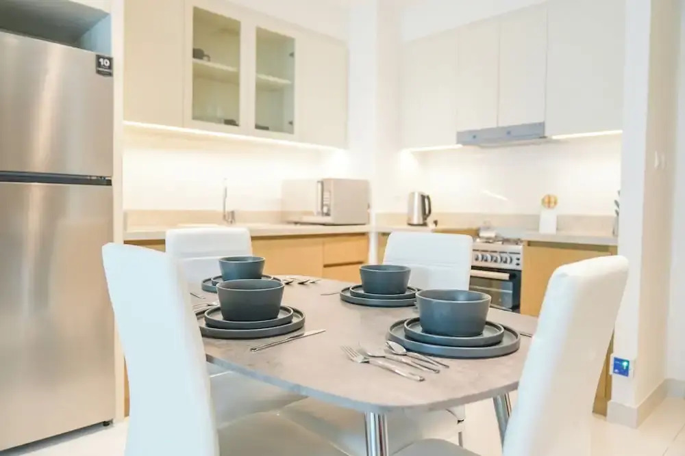 Yogi - Elegant Apartment With Balcony Amidst Vibrant Area