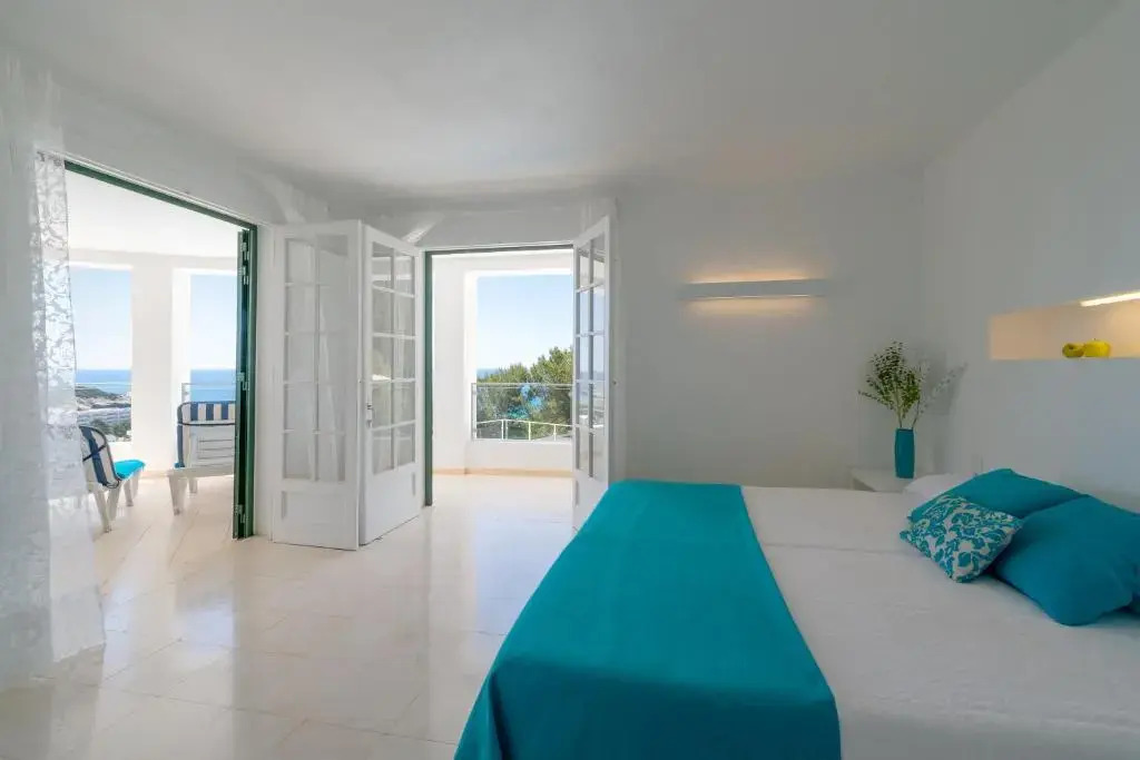Villa Paraiso D14 by BookMenorcaVillas