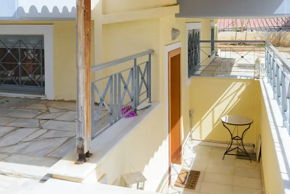 Comfy Vacation Flat Near the Beach