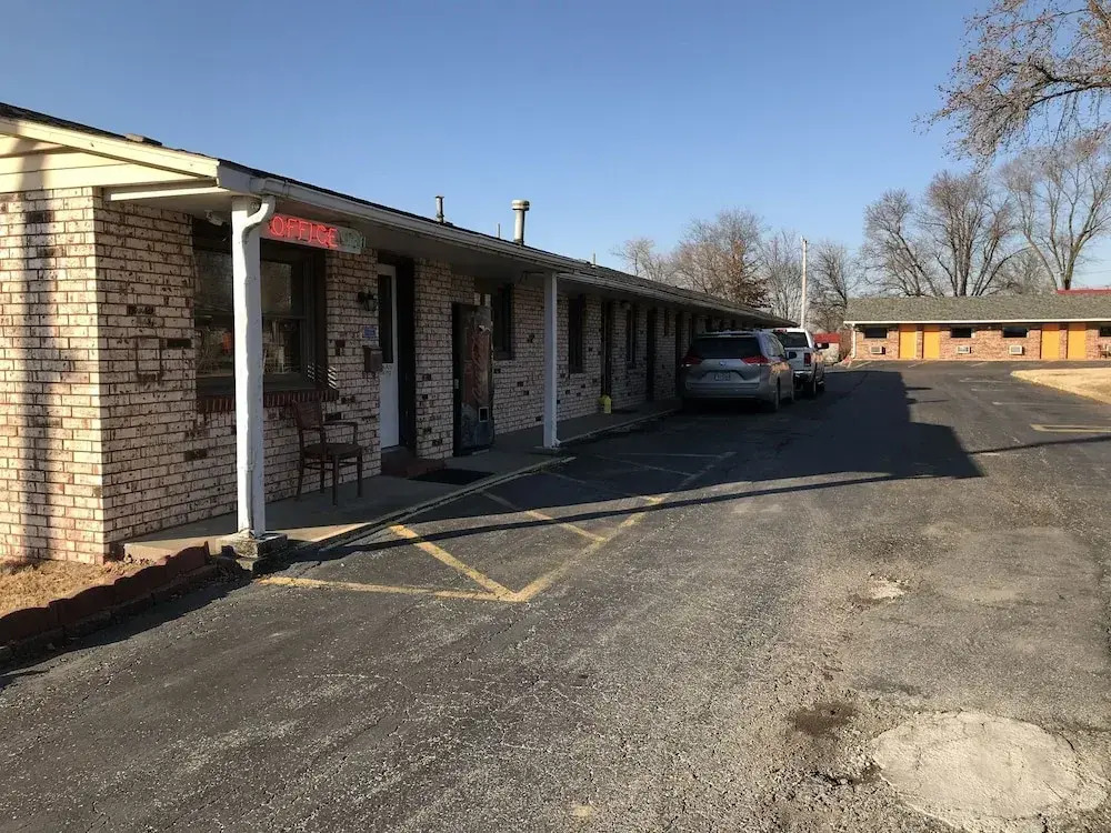 C & H Motel