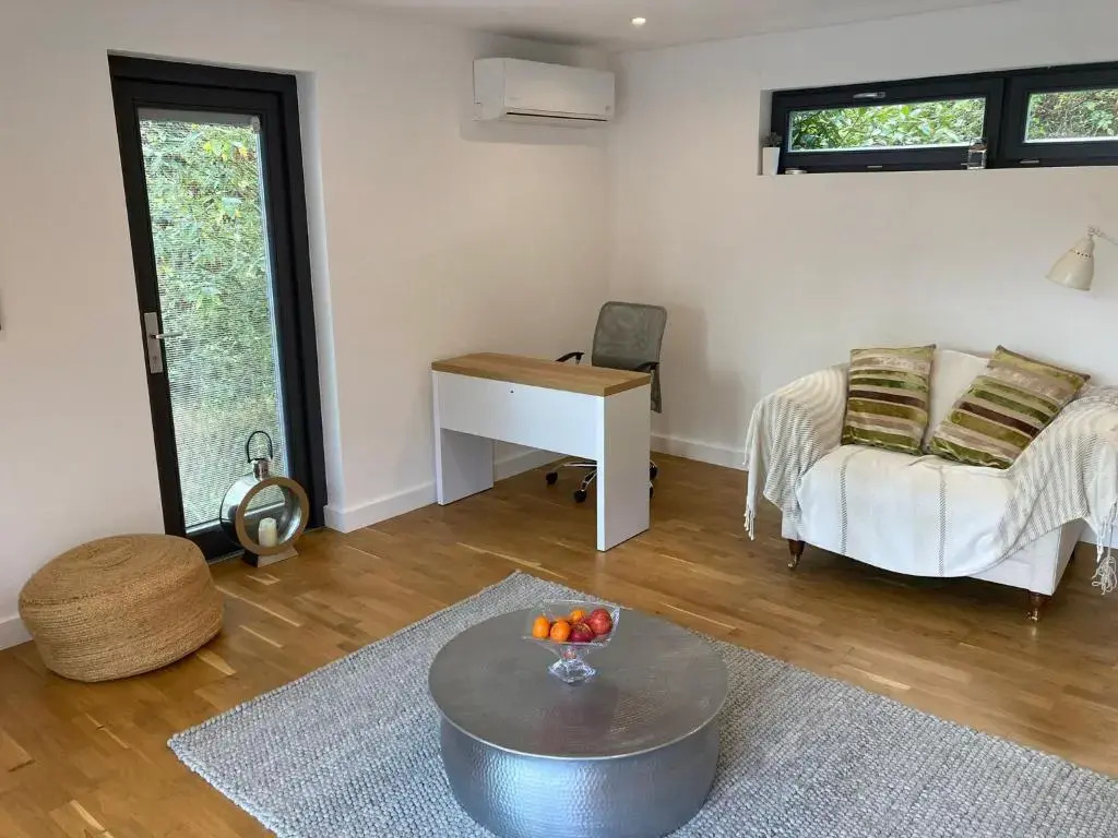 Countryside Annex- Sleeps 2, Free Parking & Garden