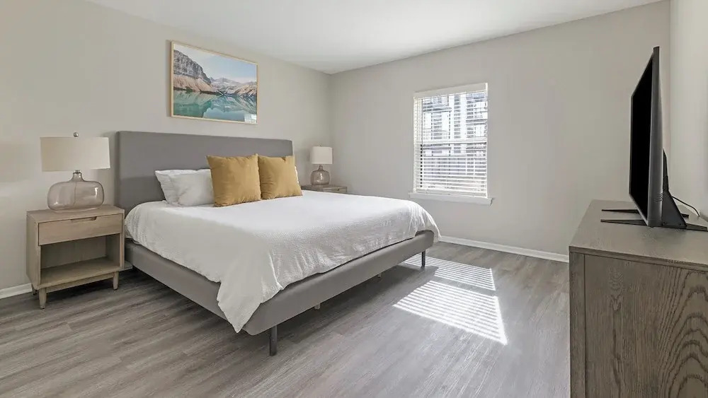 Landing Stunning 1BD Pool Gym