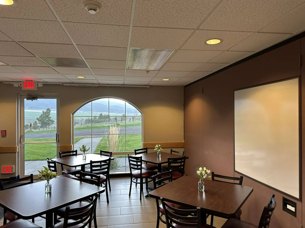 Eagle's View Inn & Suites