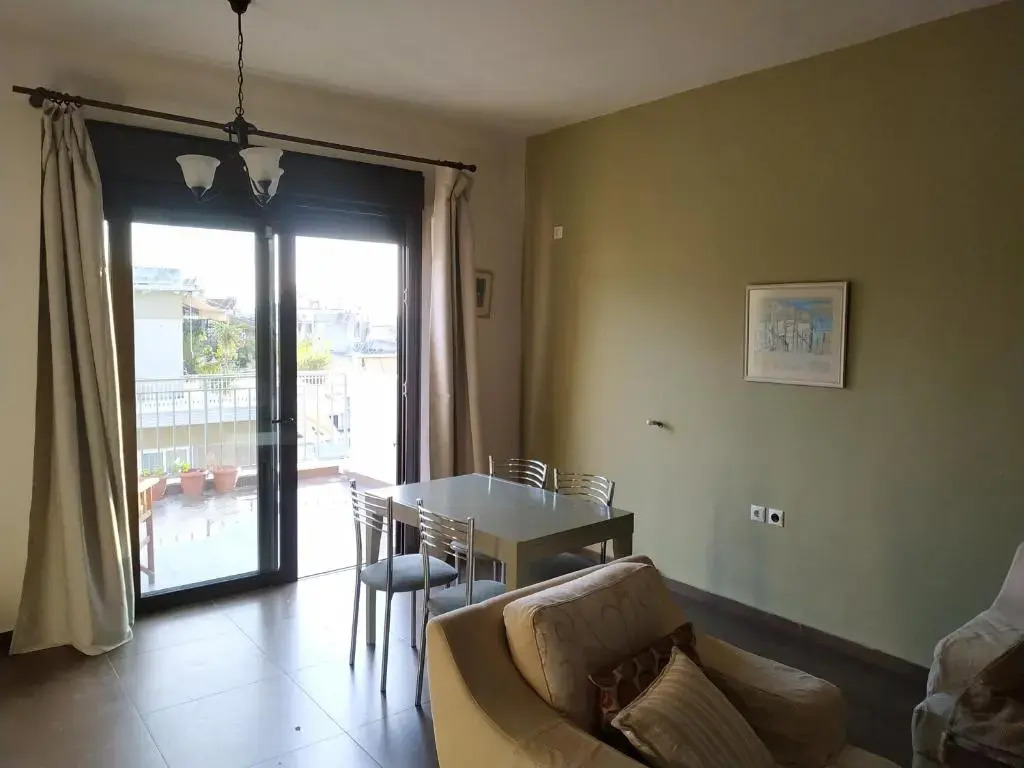 Pantazopoulou square apartment (central railway)