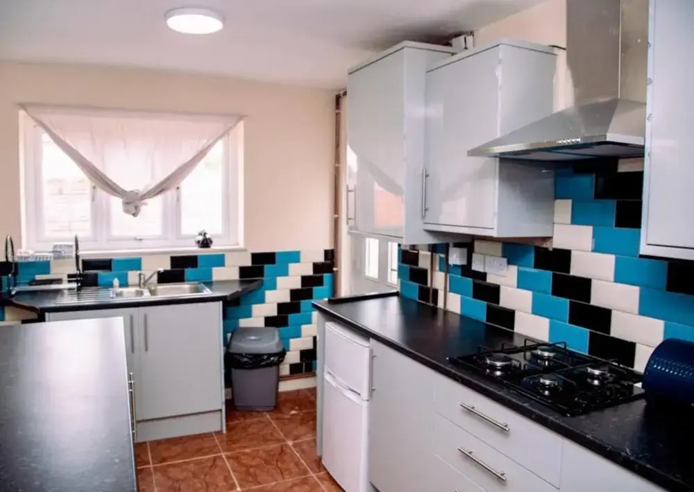 2bed House- Dudley-garden-wifi-tv