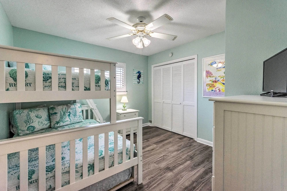 Half-Mi to Beach Access: Sunny Miramar Villa
