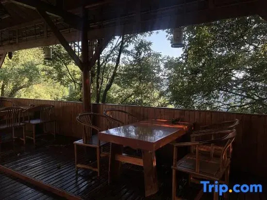 Qiaozhuanju Hotel (Dujiangyan Qingchengshan)
