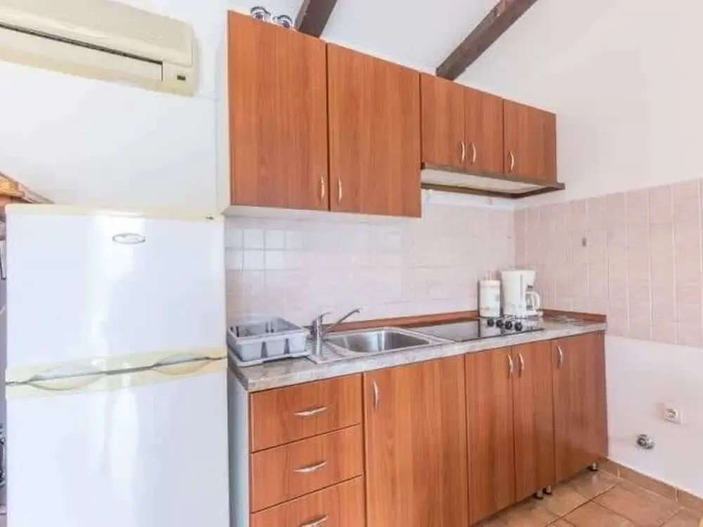 Nice Bungalow With Shared Swimming Pool and Enclosed Garden With Bbq, Pula 5 km Away