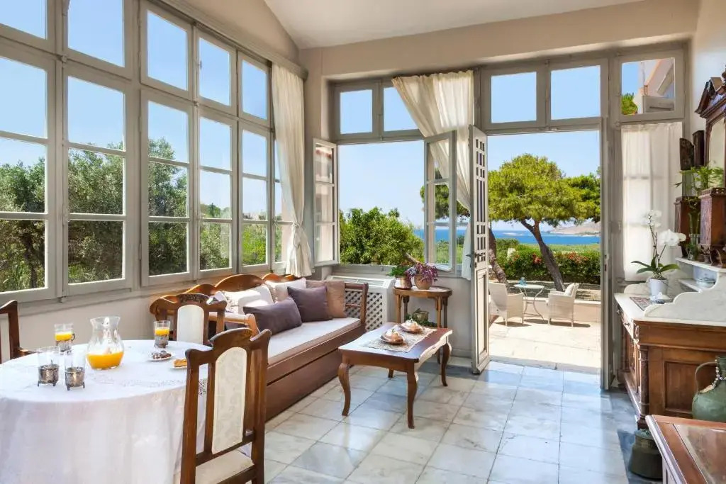 DellaGracia Mansion in Poseidonia Syros