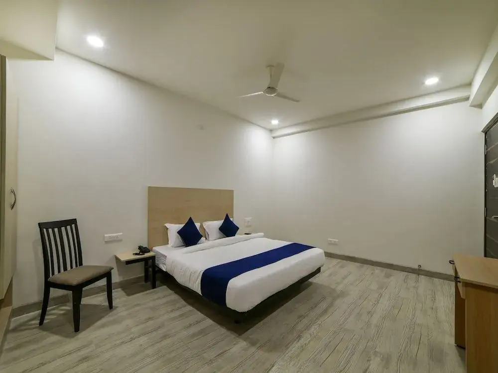 OYO 18833 SilverKey Babylon Whitefields