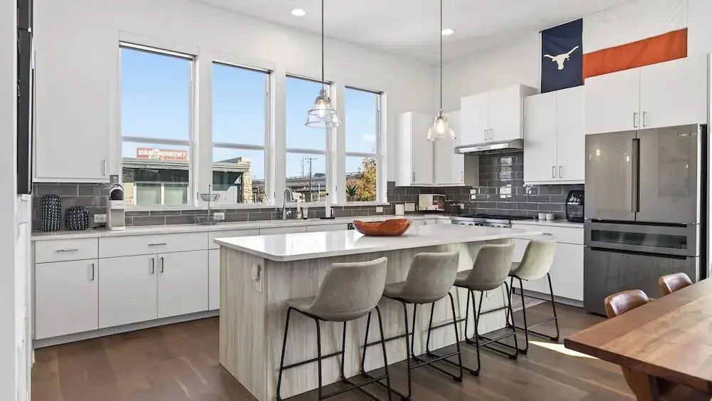 Rooftop Living in Central Austin Near UT, Dining & Music Concordia Retreat by Avantstay