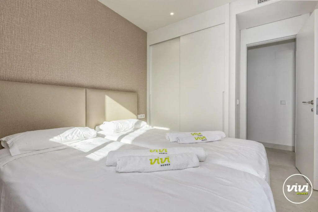 Deco in Fuengirola with 2 bedrooms and 2 bathrooms