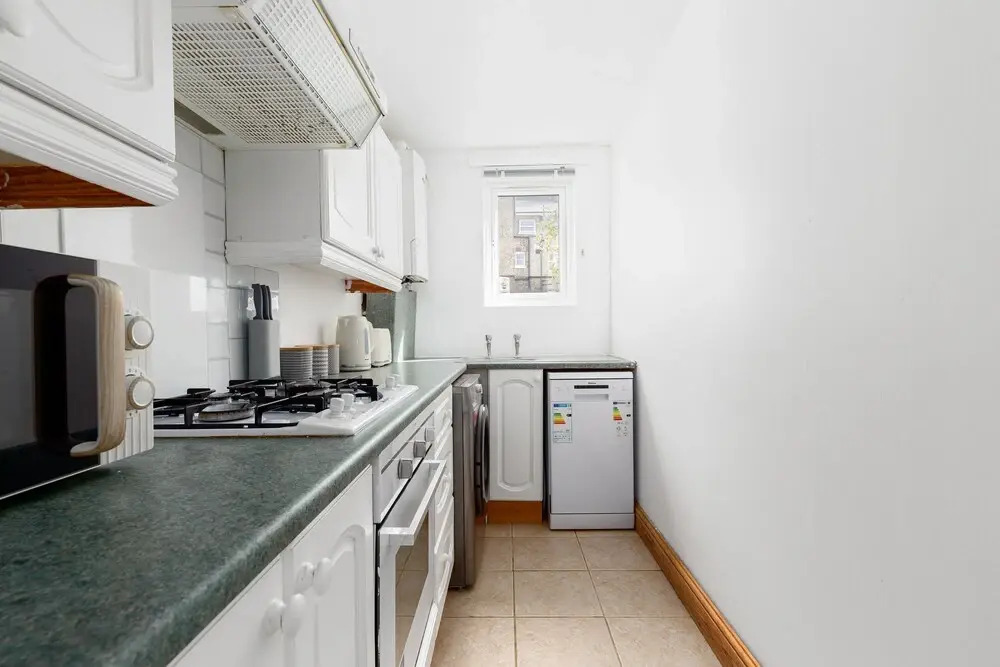 Magnificent 2 Bed Garden Flat in Oval