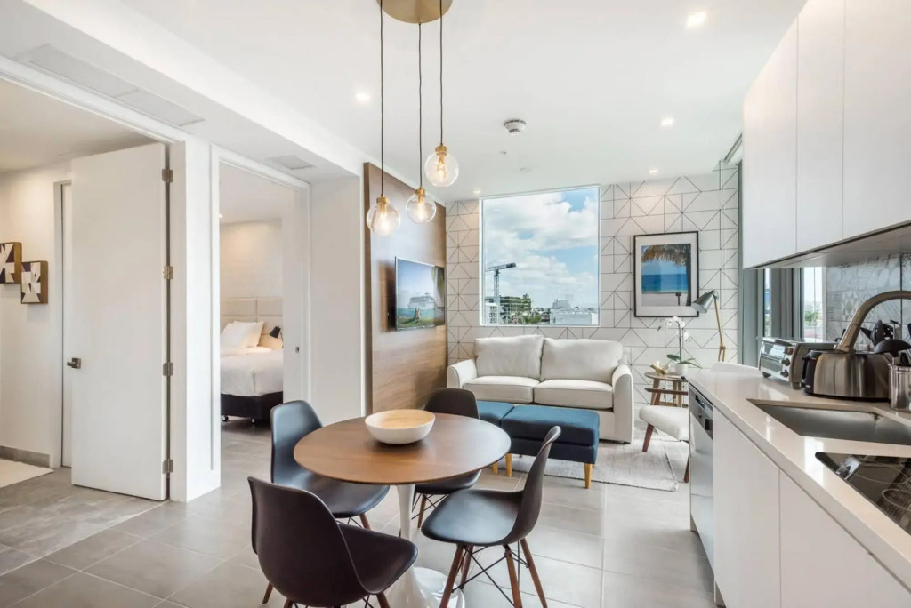 Luxury 2 bedroom apt in South Beach 301