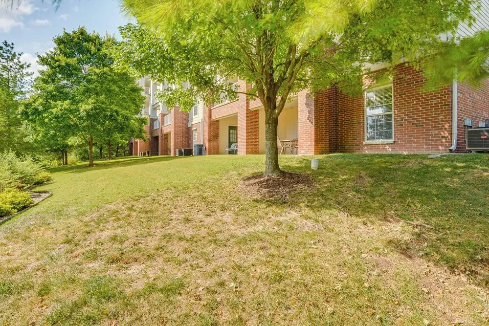 Branson Condo w/ Pool Access & Views, 3 Mi Dtwn!