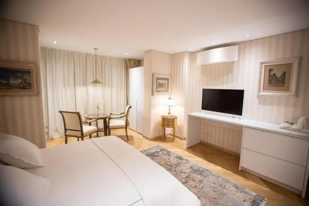 Seven Luxury Suites