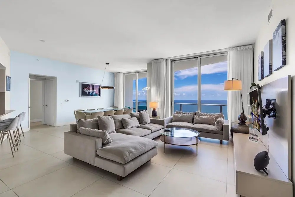 Luxury Penthouse! 4 BDR With Resort Amenities