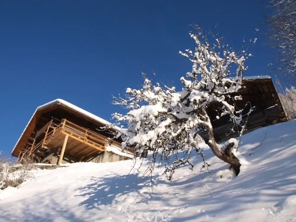 Chalet With 4 Bedrooms in Beaufort, With Wonderful Mountain View and F