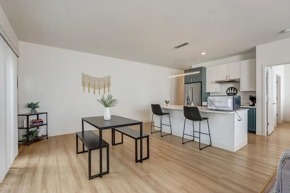 Frontdesk 2 BR Apt Near American Family Field