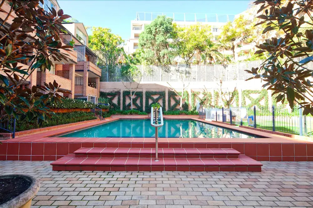 2 Bed Sydney Executive Apt Close To City