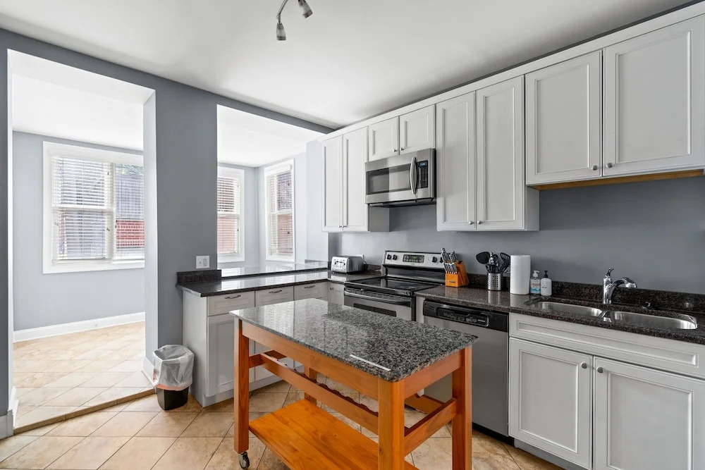 Historic Designer Lincoln Park Retreat Sleeps 14 by AllSet Turnover
