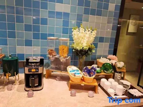 Homeinn Hotel (Mianzhu Nanjing Avenue New World Commercial Plaza)