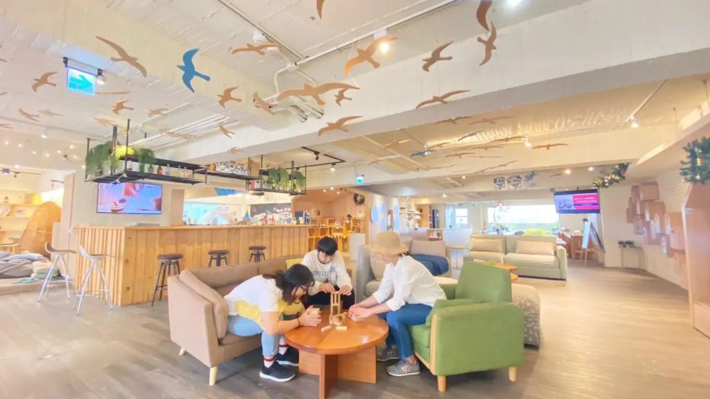 Stray Birds Taichung Hostel