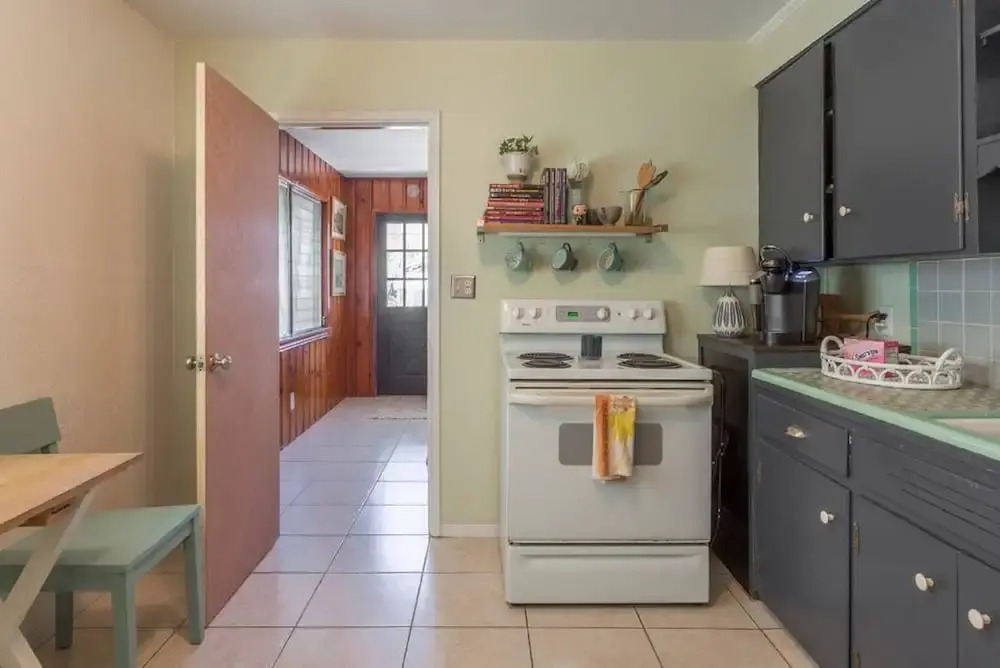 Northeast St. Petersburg Cottage by TechTravel