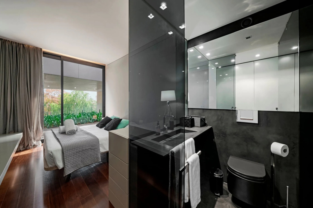 Elevator, heated pool, A/C, state of the art holiday property | SkyLounge