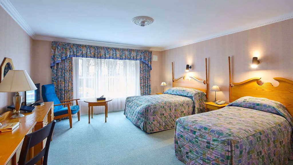 The Cedar Lodge Hotel and Restaurant
