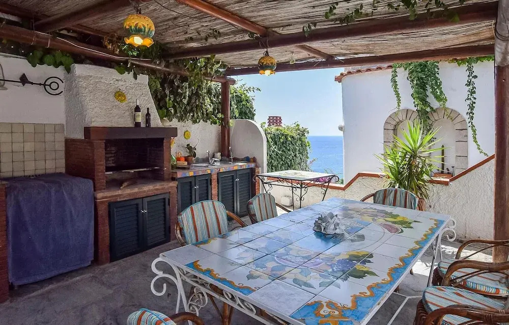 Stunning Home in Sant'angelo With Wifi and 2 Bedrooms