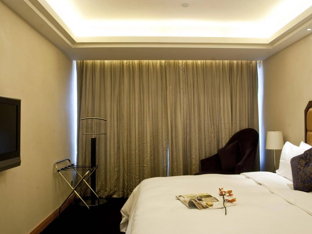 Wealthy All Suite Hotel Suzhou
