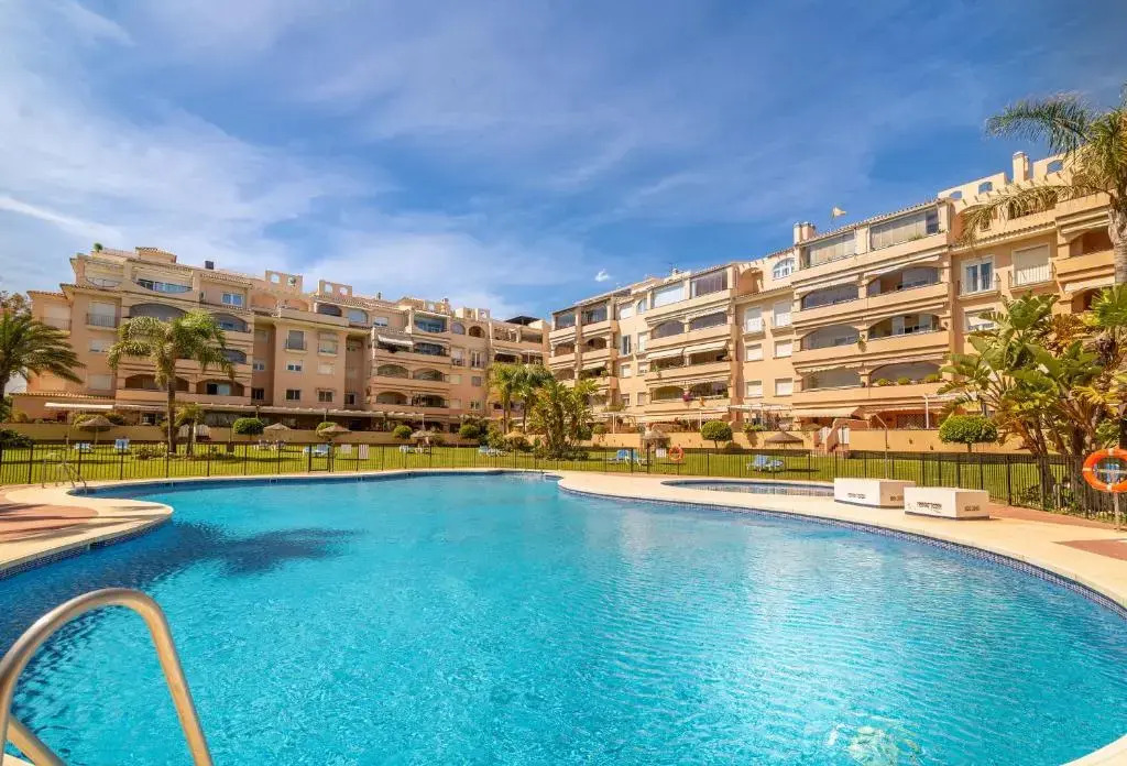 Well-located & Nice Views 2BDR Apt in Los Álamos